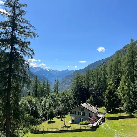 Elegante Con Servizi In Oasi Chiesa in Valmalenco